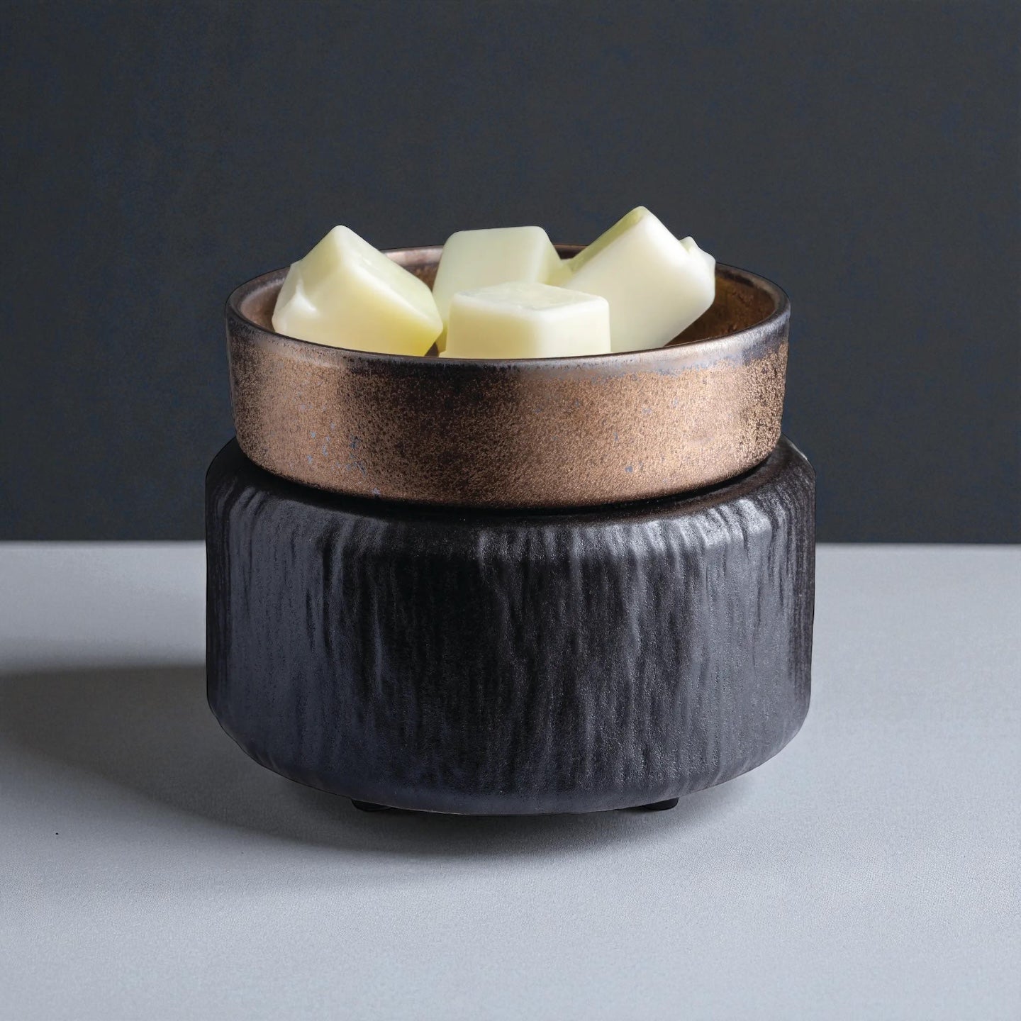 PRIMITIVE BLACK 2 - i - 1 Duftlampe – Klassisk Sort - Eliora ApS