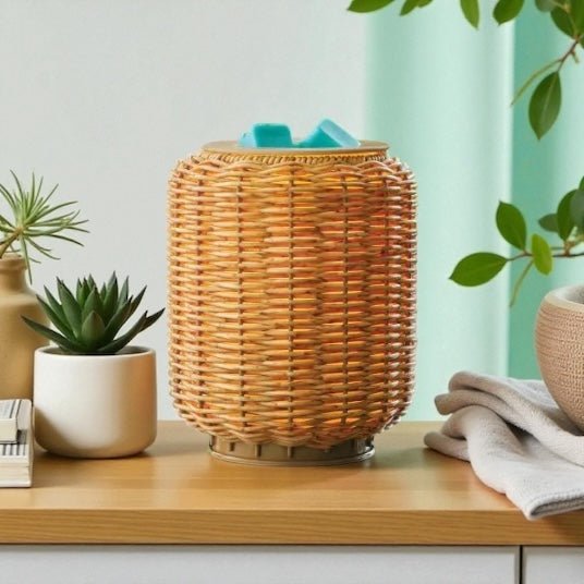 WICKER LANTERN Duftlampe – Elektrisk - Eliora ApS